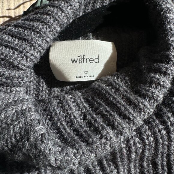 Aritzia Turtleneck - Merino Wool Wilfred Gray Sweater size XS ‼️FREE SHIPPING‼️ - Picture 4 of 5